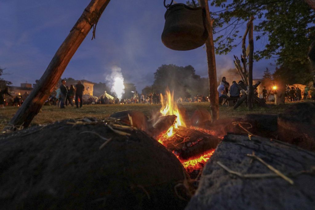 Detalle de una hoguera de un campamento Cantabro