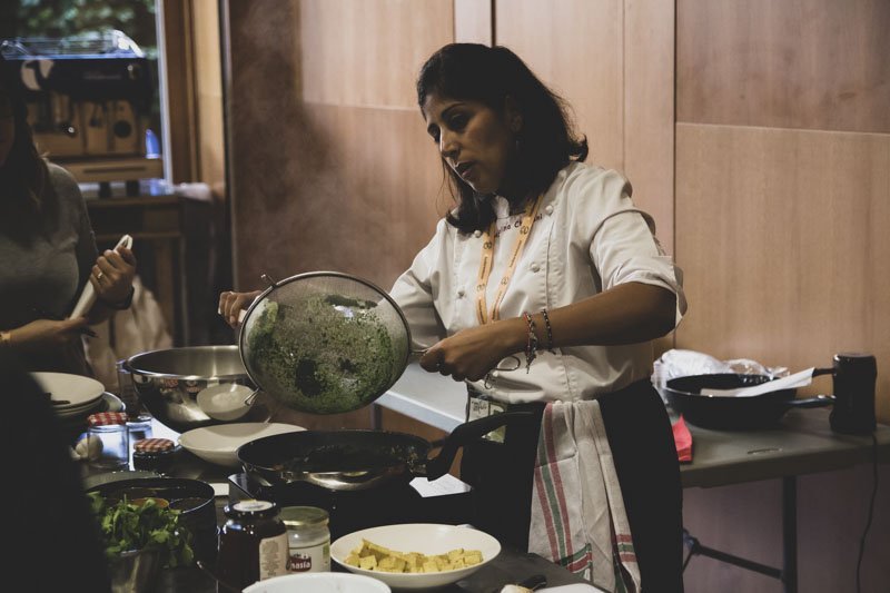 Anjalina Chugani en el Taller de cocina india vegana